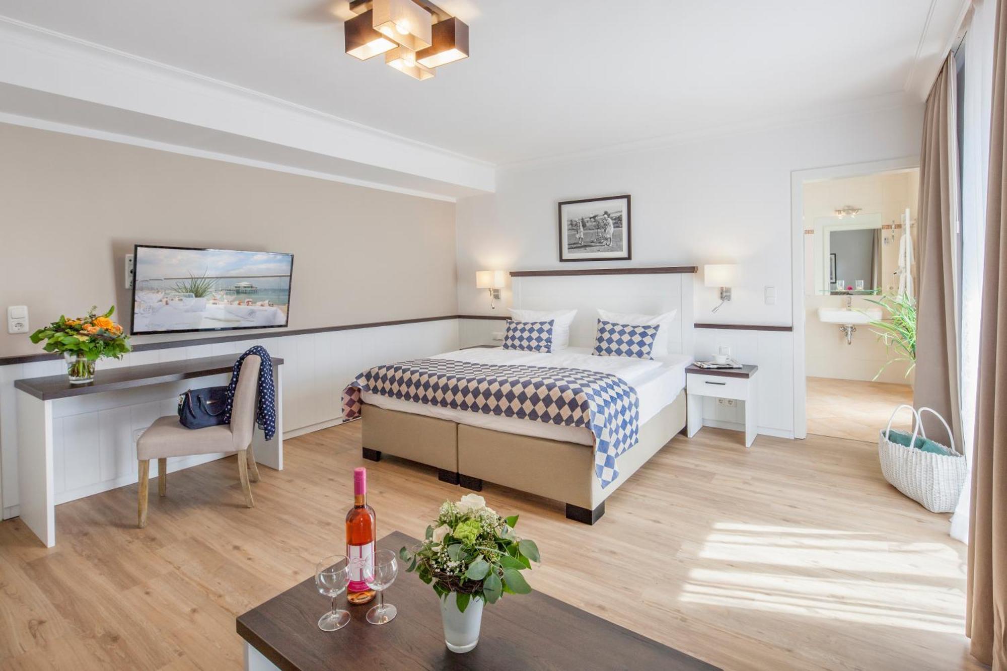 Large Double Room,687997464:JPEG